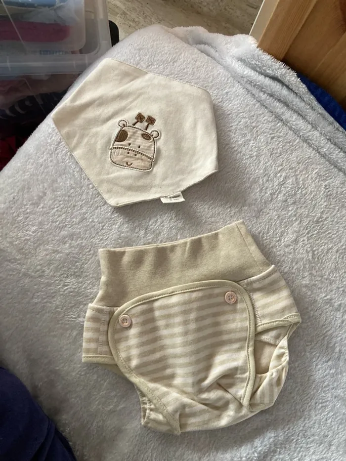 Couché lavable et bavette taille M