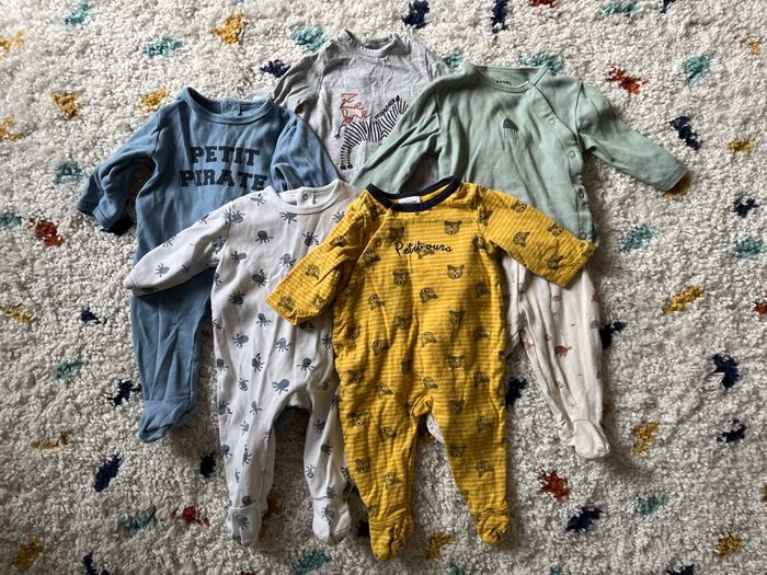 Lot de 5 pyjamas légers en taille 6 mois