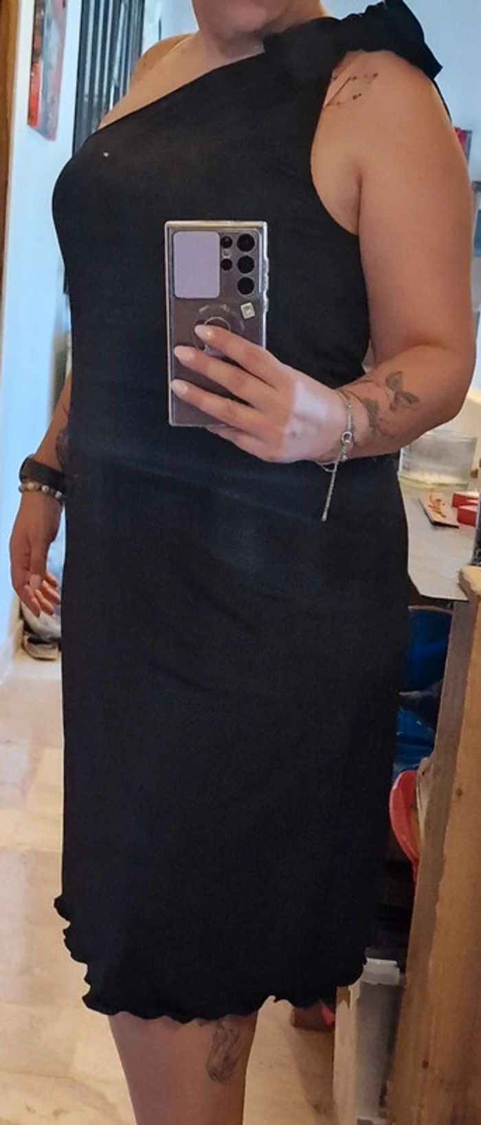 Robe noire une manche - photo numéro 3