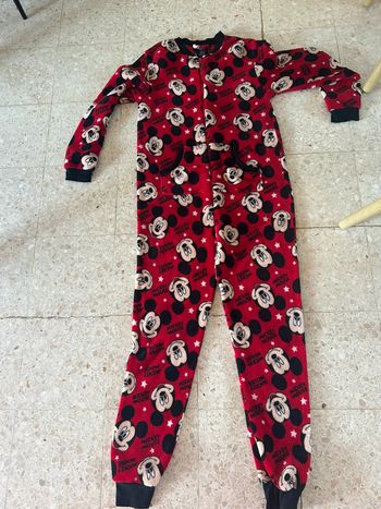Sur pyjama Mickey