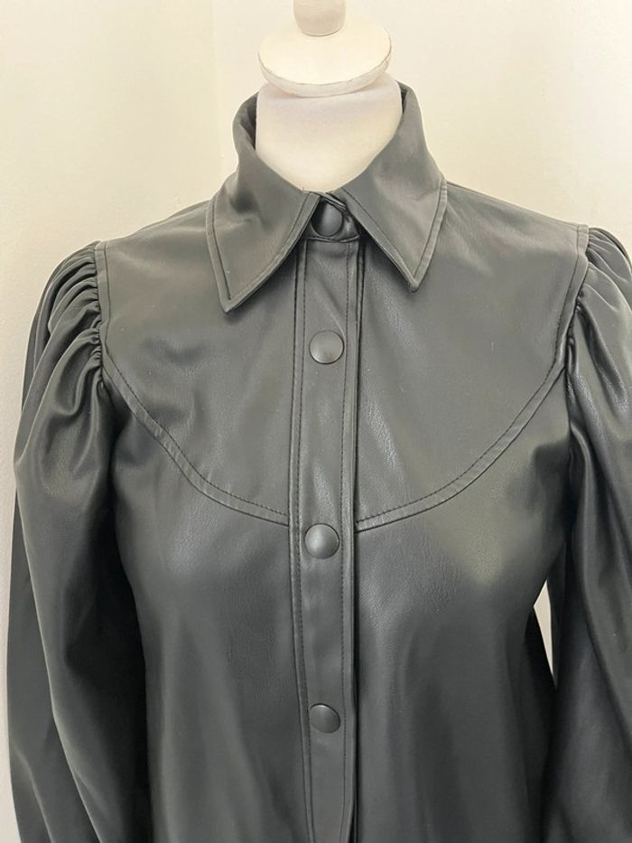 Chemisier en simili cuir noir Zara XS - photo numéro 3