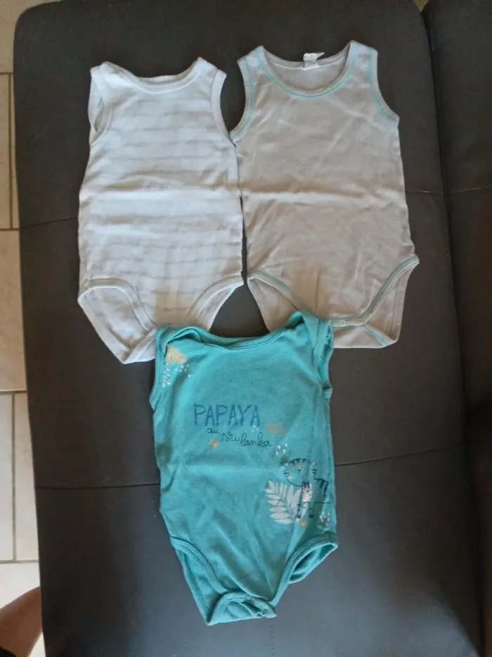 🌹lot de 3 bodies 12 mois 🌹