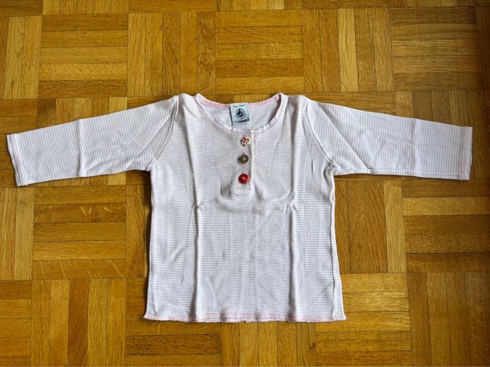 T-shirt Petit Bateau 12 mois parfait état - photo numéro 4