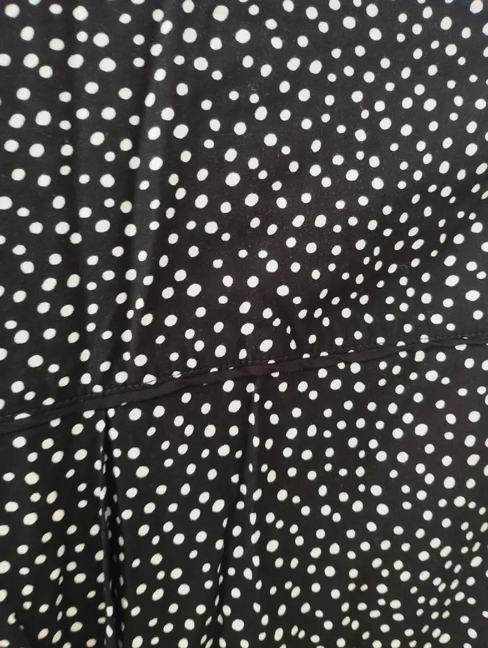 Chemise noire à pois Kiabi 36 - photo numéro 3