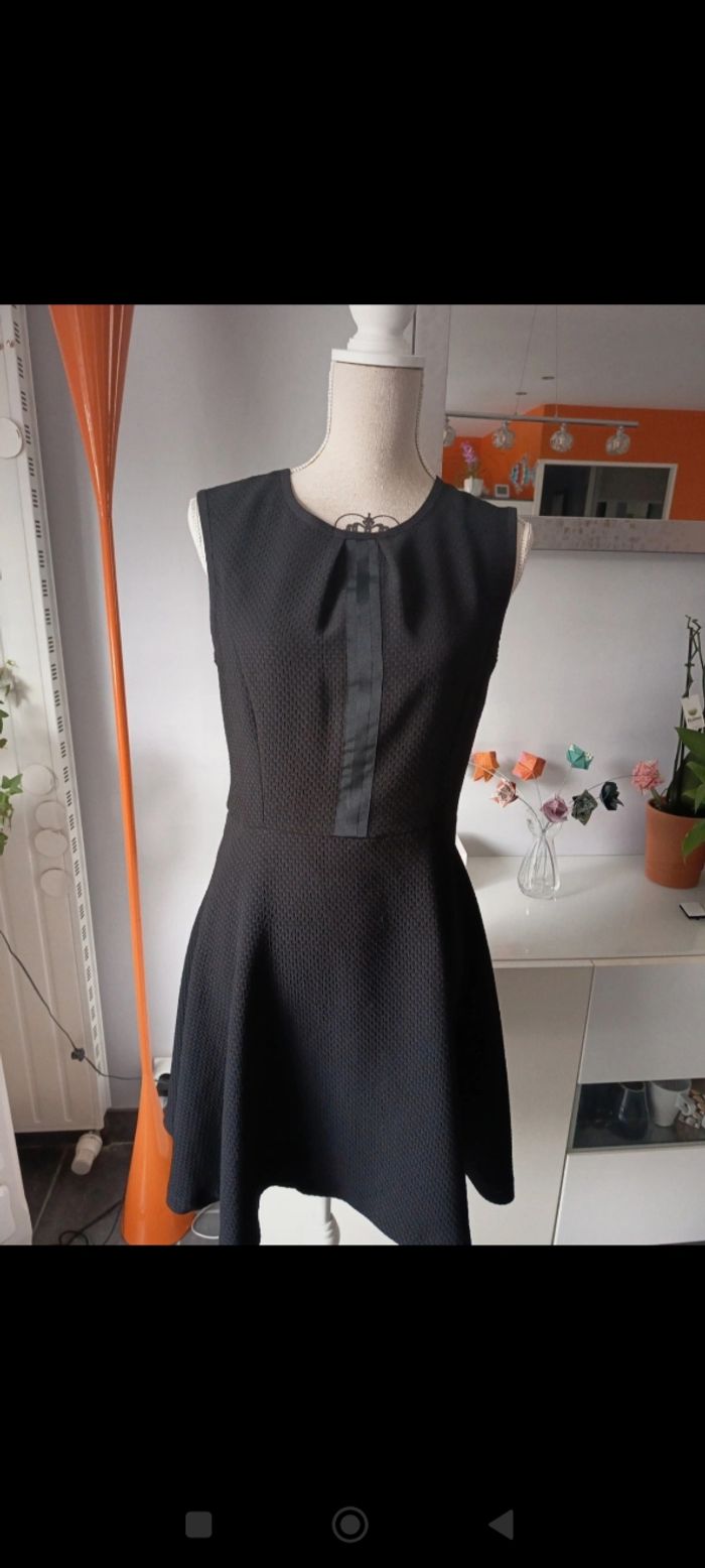 Robe noire Sandro taille 40 - photo numéro 2