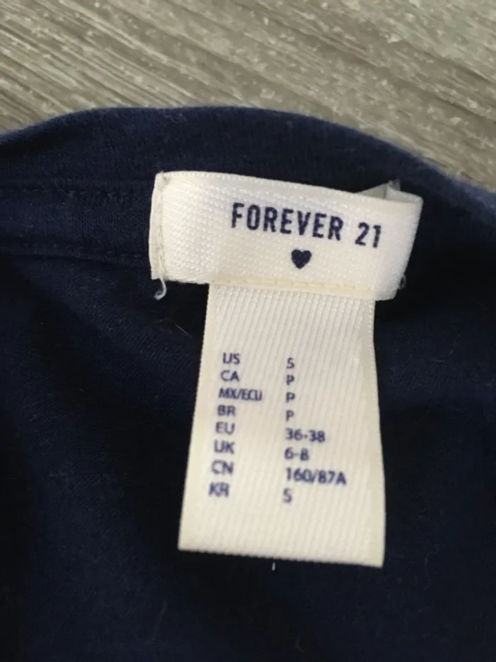 Lot de 4 tee shirt en taille S Forever21, cache cache ,Jennyfer ,MTV - photo numéro 3