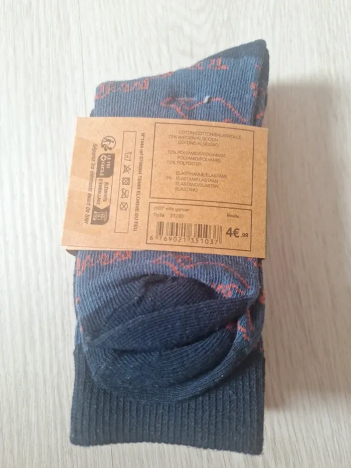 Neuf: lots de trois paires de chaussettes garçon dinosaure pointure 27 30 - photo numéro 3