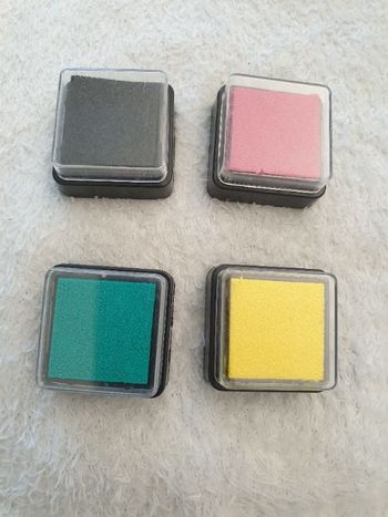 Lot de 4 encres pour tampons neufs
