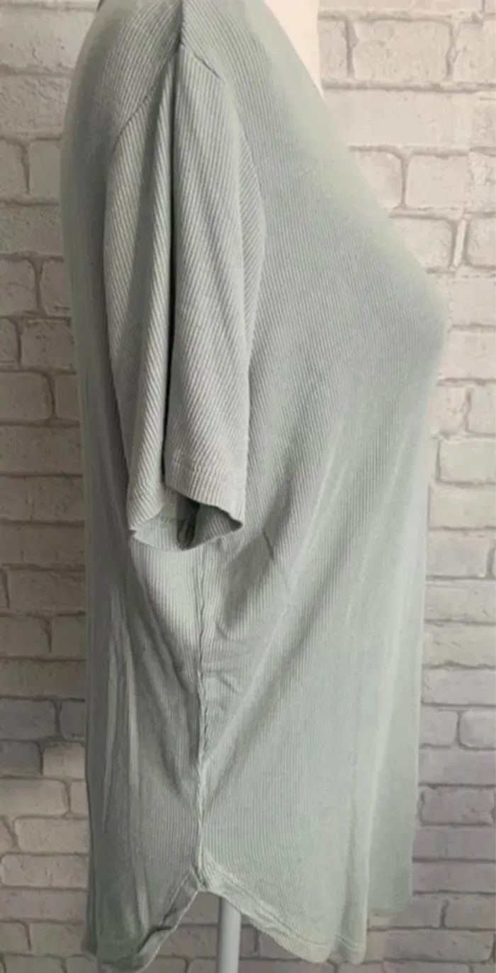 Pull C&A taille 36/S - photo numéro 4