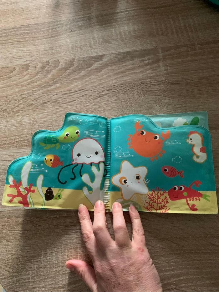 Lot de 4 jouets de bain + 1 livre + 1 filet de rangement à ventouses - photo numéro 8
