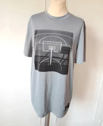 💎tee shirt de basketball 🏀 état neuf homme tarmak Decathlon gris noir sport