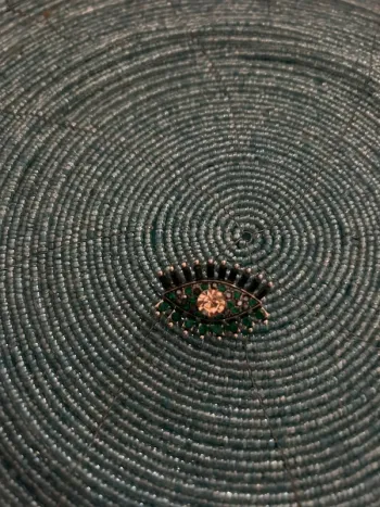 Fascinato Broche perlé en forme d'oeil.