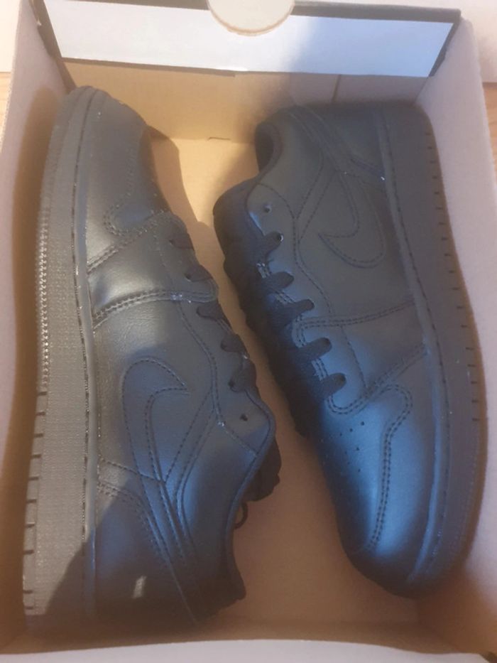Nike Jordan 1 Low " full black"(38.5) - photo numéro 9