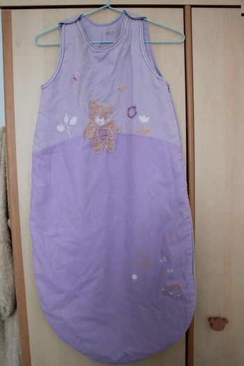 Gigoteuse  violette  avec  dessin  nounours