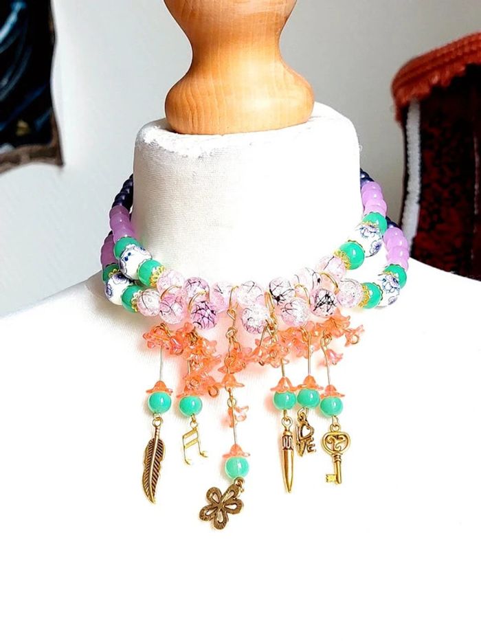 Magnifique collier ras de cou avec breloques - photo numéro 5