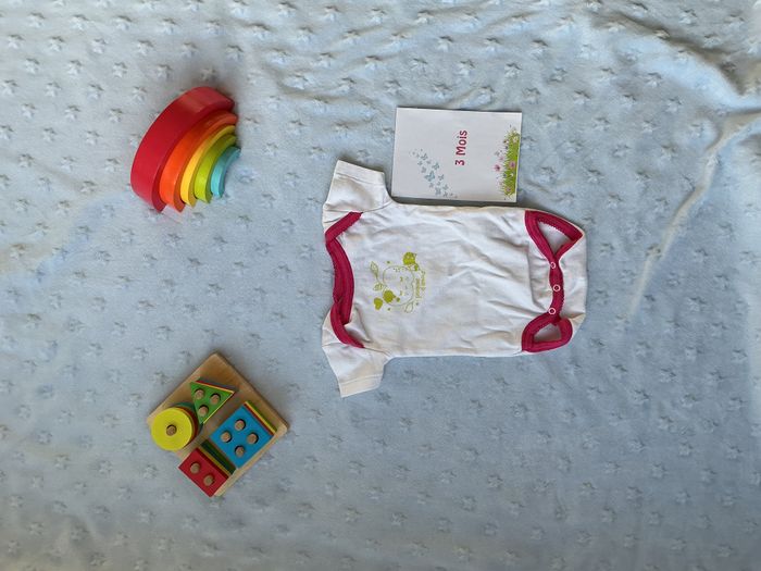 body manches courtes blanc et rose dessin devant 3 mois u tout petits