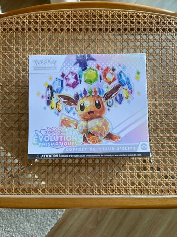 Pokemon Coffret Dresseur D’Elite Évolutions Prismatiques ETB 8.5 Scellée FR