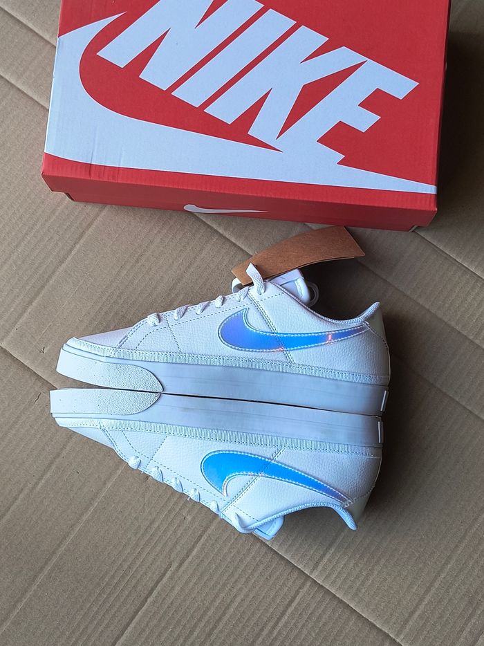 Baskets chaussures Nike taille 39 - photo numéro 4