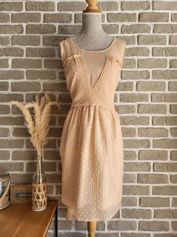 Robe nude rosé/ pêche à plumetis Zara - Romantique et légère
