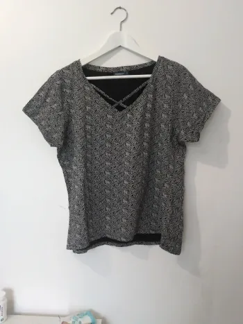 T-shirt noir et blanc à motifs – In Extenso – Taille XL