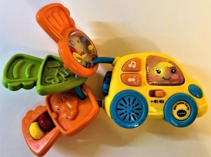 Vtech Tut Tut Bolides mon hochet trousseau de clés parlant lumineux et musical en forme de voiture découverte des couleurs et des premiers chiffres textures motricité fine véhicule 3-24 mois lot SOP77 - photo numéro 5