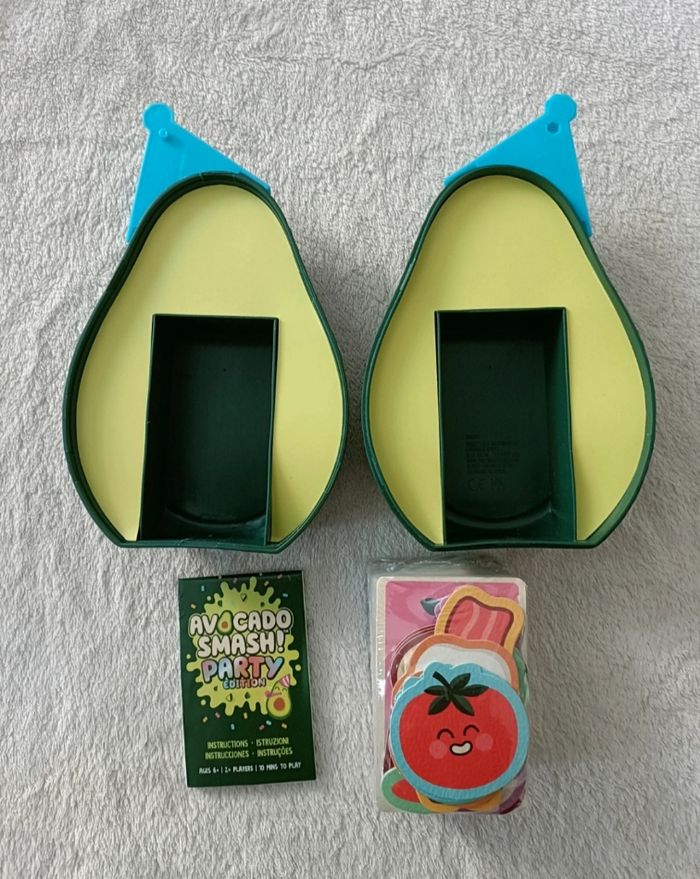 Un jeu de cartes avocado et un jeu de cartes stomp the monster - photo numéro 2
