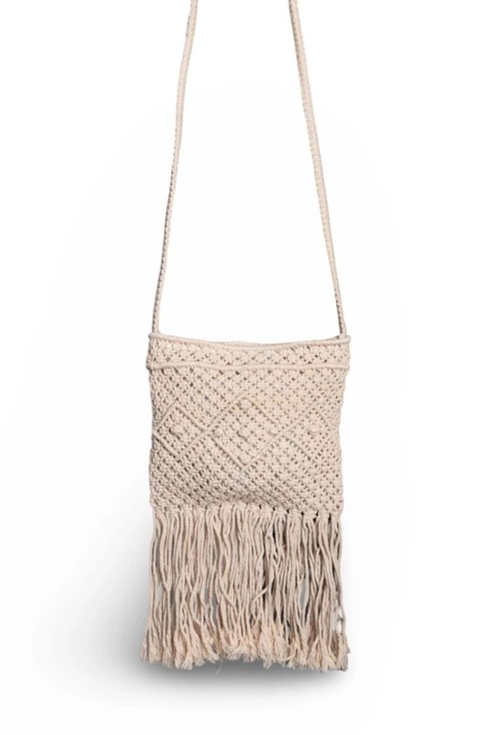 Sac bandoulière beige en macramé et franges • macramé crossbody bag with fringes - photo numéro 2
