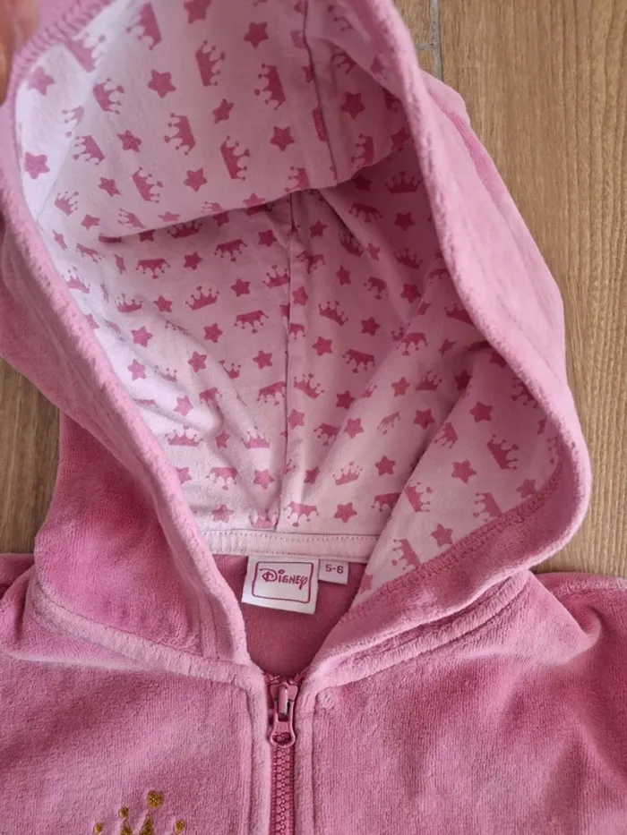 Sweat zippé princesses Disney 6 ans très bon état - photo numéro 4