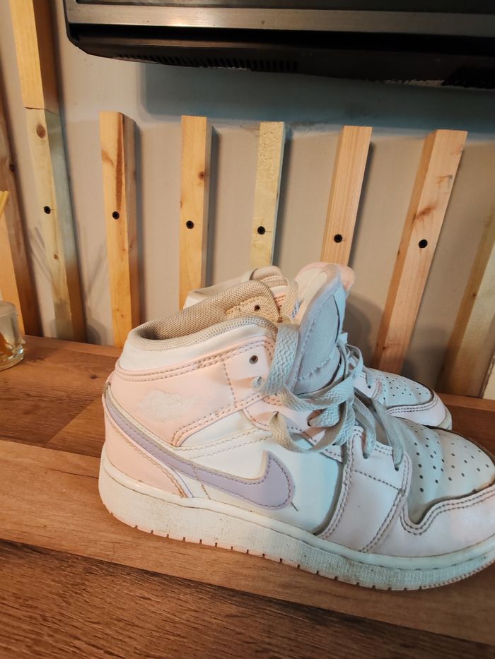 Baskets Nike Jordan montantes pointure 35.5 fille - photo numéro 4