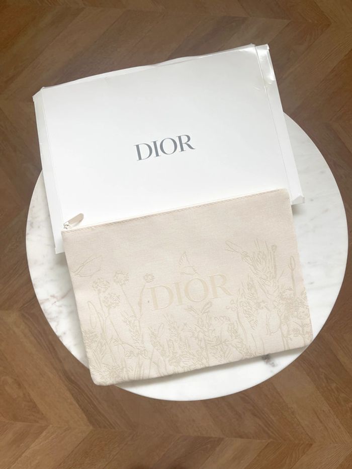 🌟 Pochette, trousse Dior neuf beige à motifs avec emballage - photo numéro 2