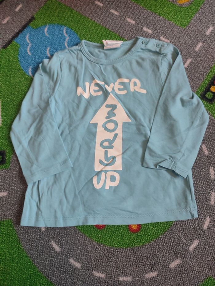 t-shirt bleu flèche