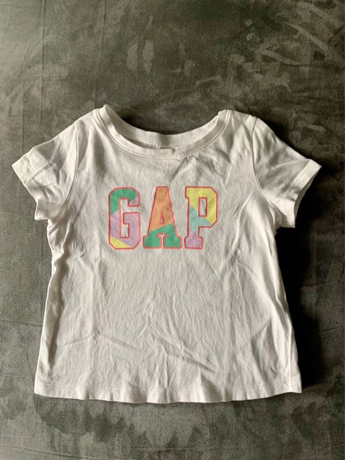 T shirt GAP 24 mois