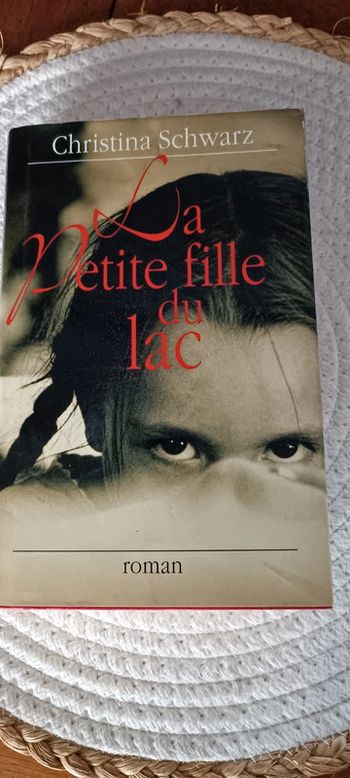 Livre la petite fille du lac