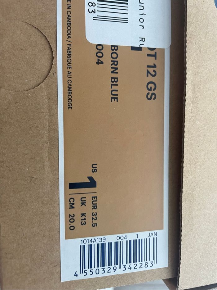 Chaussures Baskets de la marque Asics Pointure 32,5 neuves en boîtes d’origine  Neuf - photo numéro 4