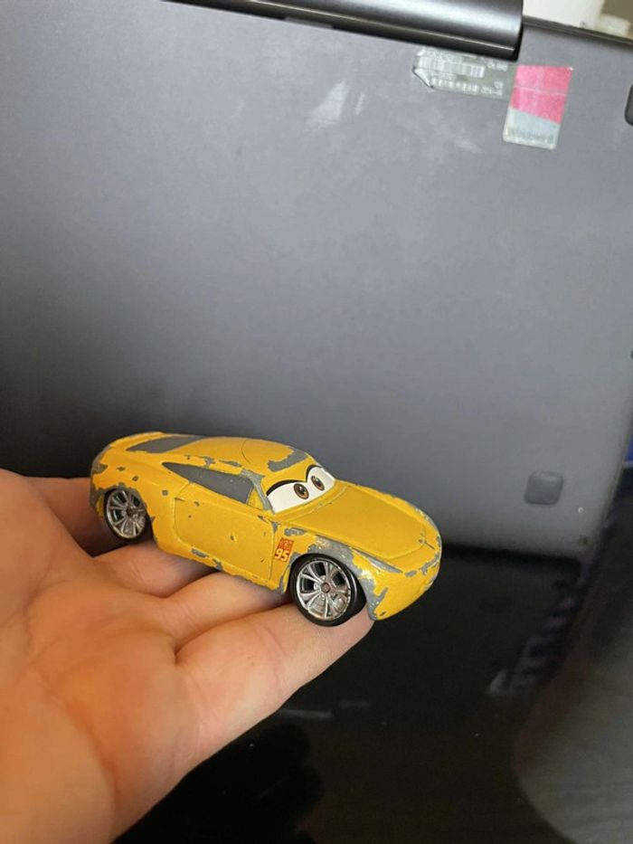 Voiture Cars 3 Cruz Ramirez Rusteze 95 Disney Pixar Mattel - photo numéro 4