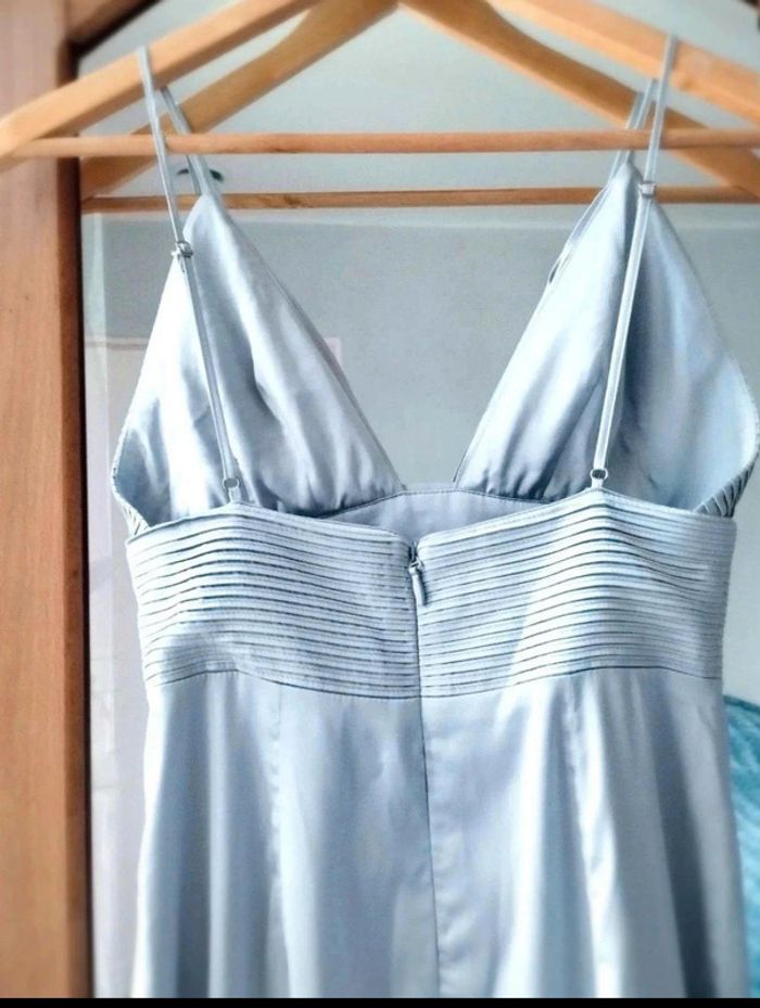 Robe  crayon empire  -  Satin  - gris  argenté - House  of  CB  - S=XS  actuel  - Neuve - photo numéro 9