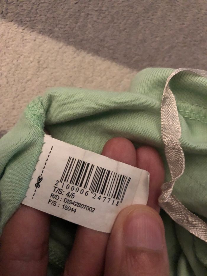 Short Mickey taille 4/5ans - photo numéro 4