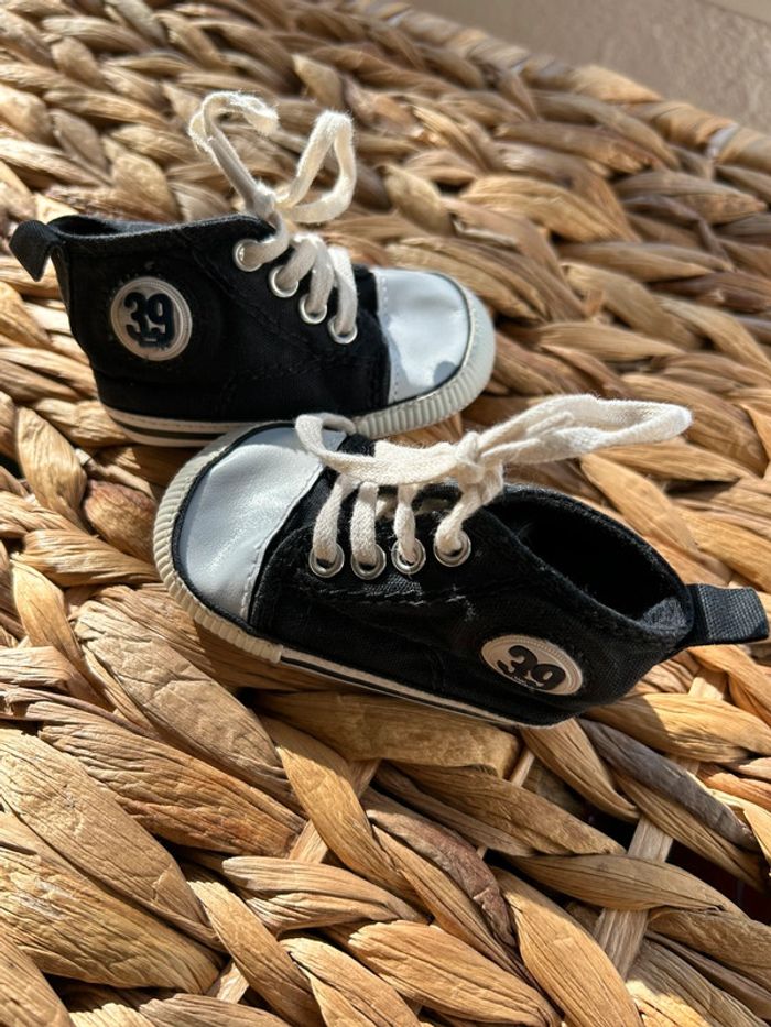 Paire de baskets - 17/18 - Grain de blé - photo numéro 3