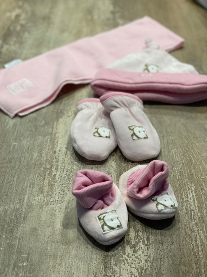 Ensemble bonnet , chausson , moufles, écharpe bébé fille 0/3mois