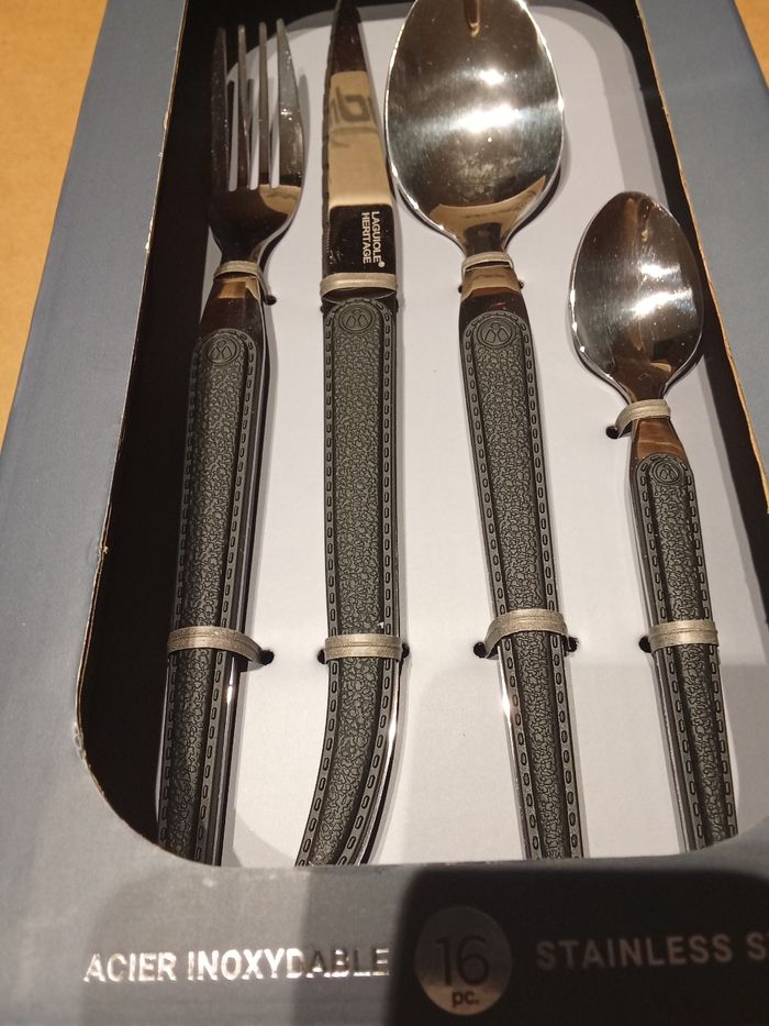 Set de couverts laguiole neuf - photo numéro 3
