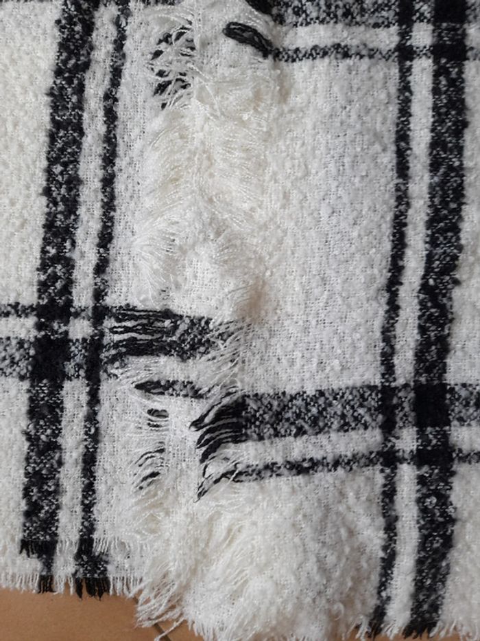 Chale blanc carreaux noirs - photo numéro 2