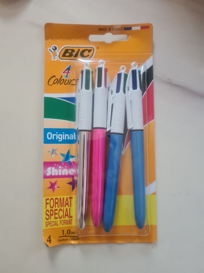 Lot de 4 stylos 4 couleurs NEUFS