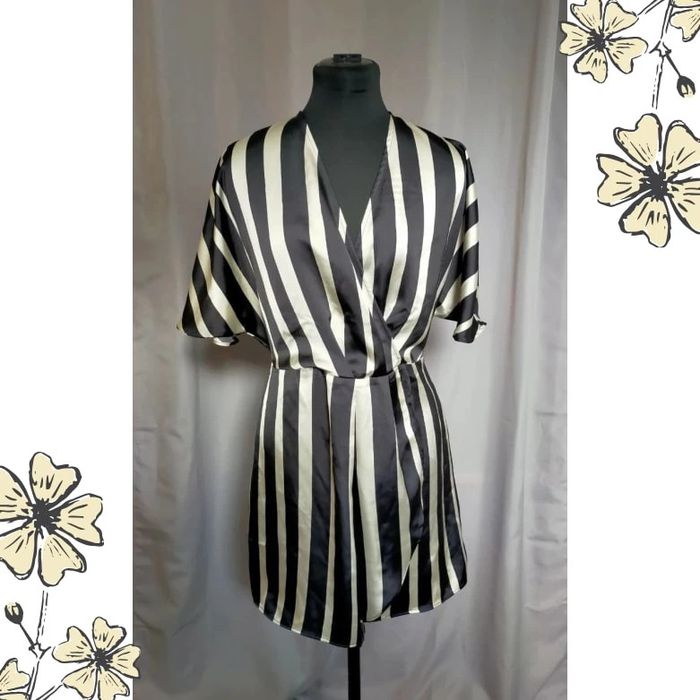Robe courte H&M à rayures noires et blanches – Taille M