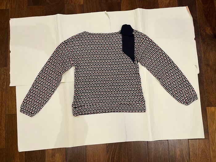 Pull manches longues à motifs  et noeud sur l’épaule noir blanc et rouge naf naf taille XS/34 - photo numéro 3