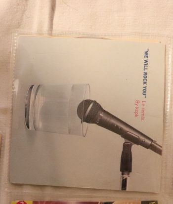 Single We Will rock you Evian