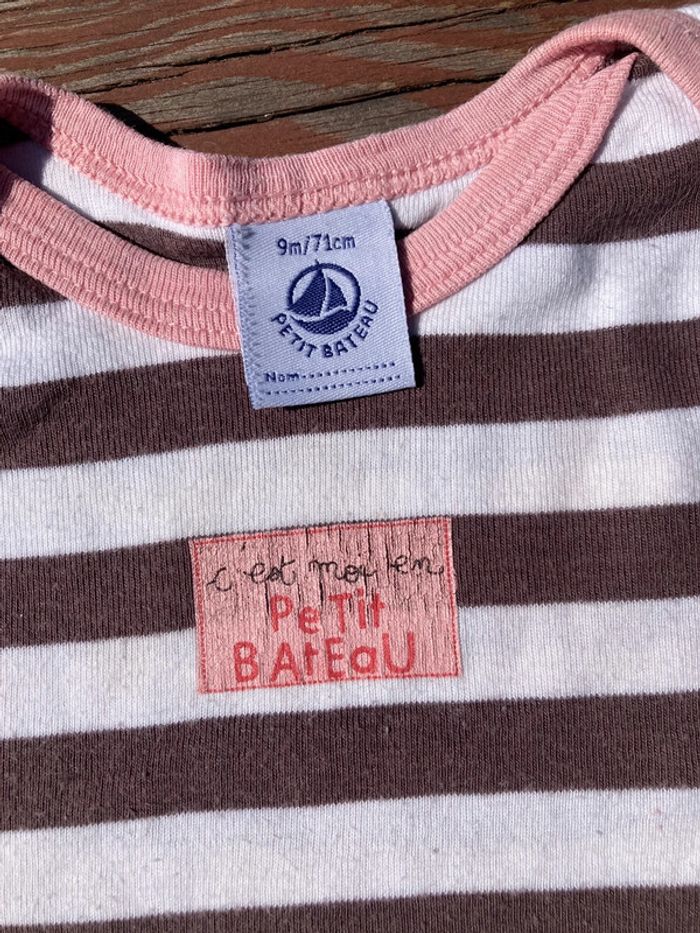 2 bodys 9 mois Petit Bateau - photo numéro 3