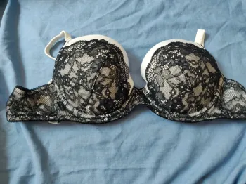 Soutien-gorge Etam blanc dentelle noire. 90D