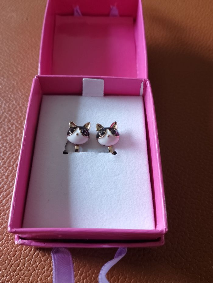 Boucles d'oreilles chats 🐱 neuves - photo numéro 2