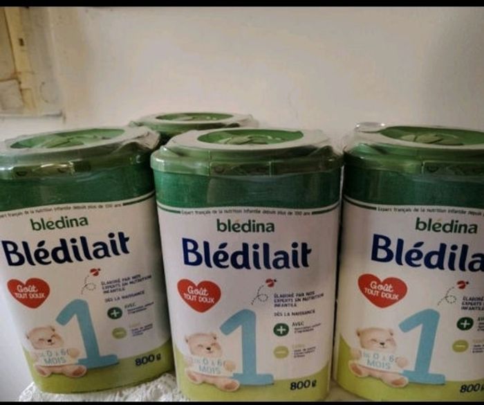 Lait bledilait 1ère âge lit de 4 boîtes
