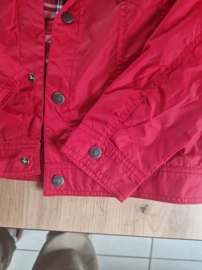 Veste légère levis taille 12 ans rouge très bon état - photo numéro 4
